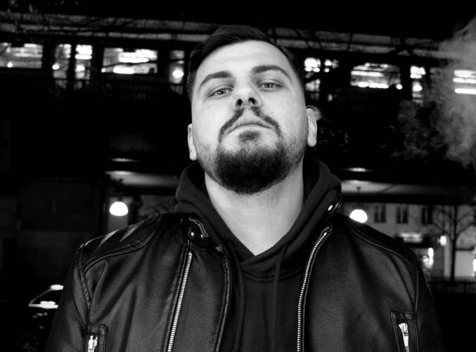 JURI Drug Dealers Dream OUTFIT: Jacke, Hoodie, Yeezy, LFDY, Rolex,...