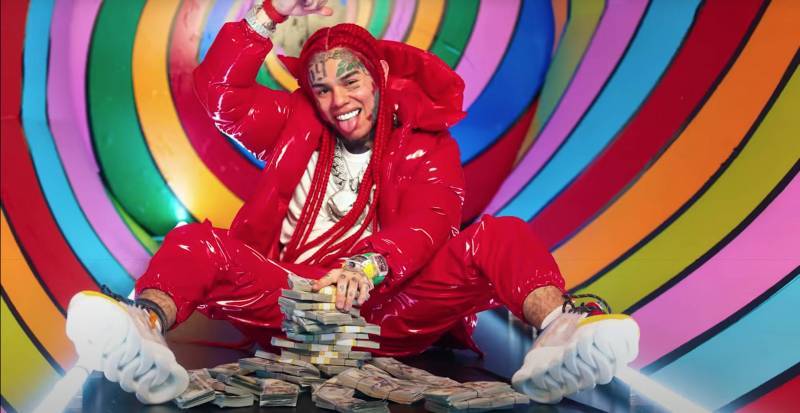 6ix9ine Outfit