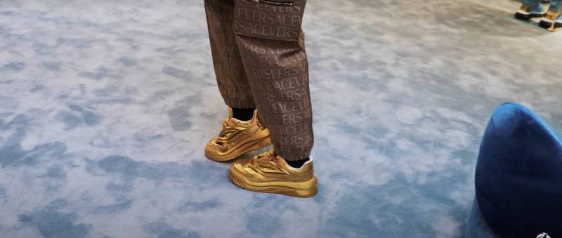 Kollegah Erfolgsspur Goldene Sneaker