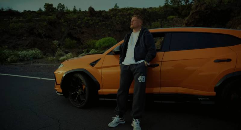 Bonez Vollmond Full Outfit